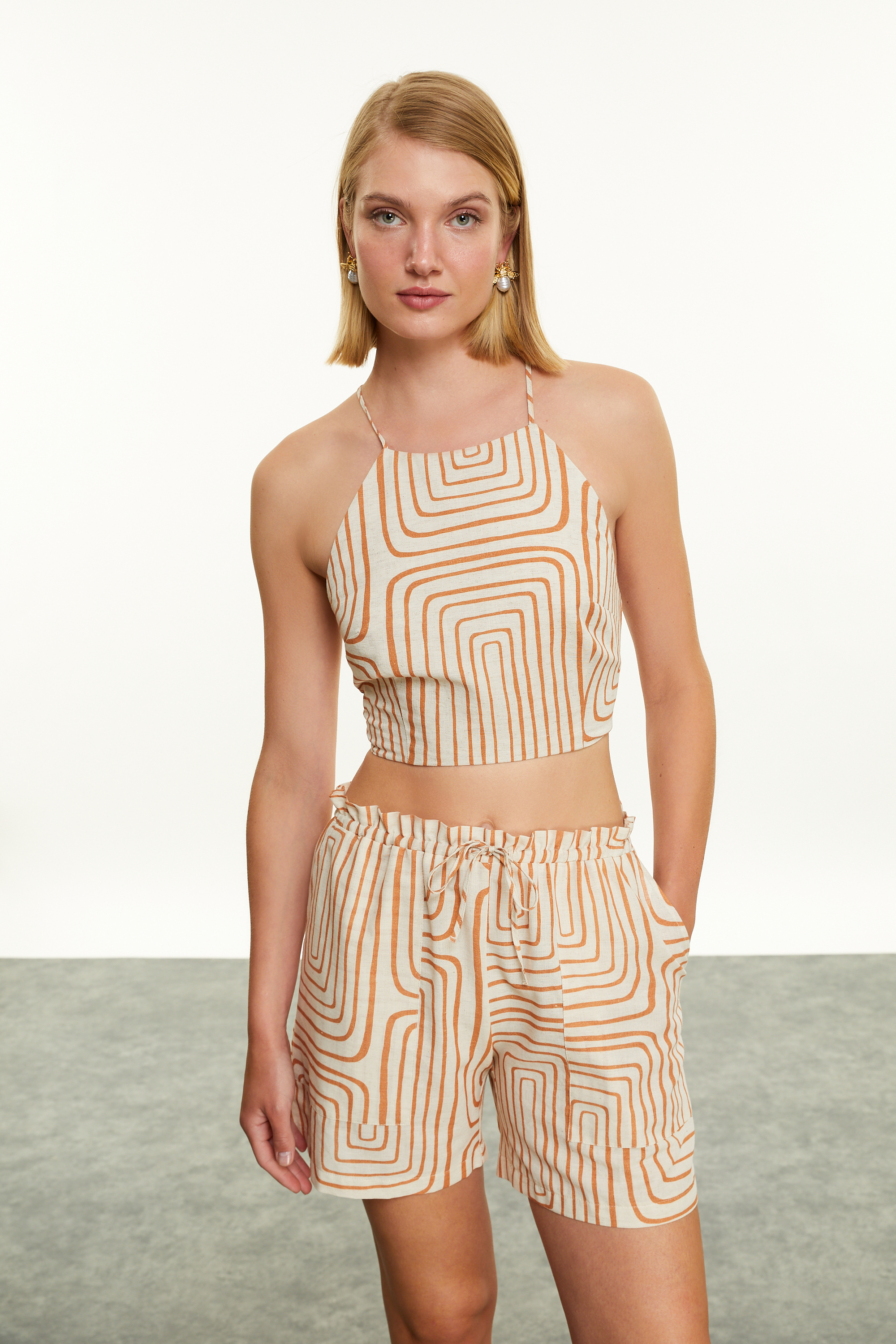 BASKILI BAĞLAMALI KISA ŞORT