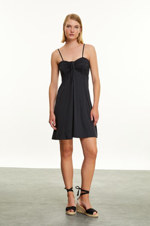  MODAL KARIŞIMLI BÜZGÜ DETAYLI ASKILI MİNİ ELBİSE