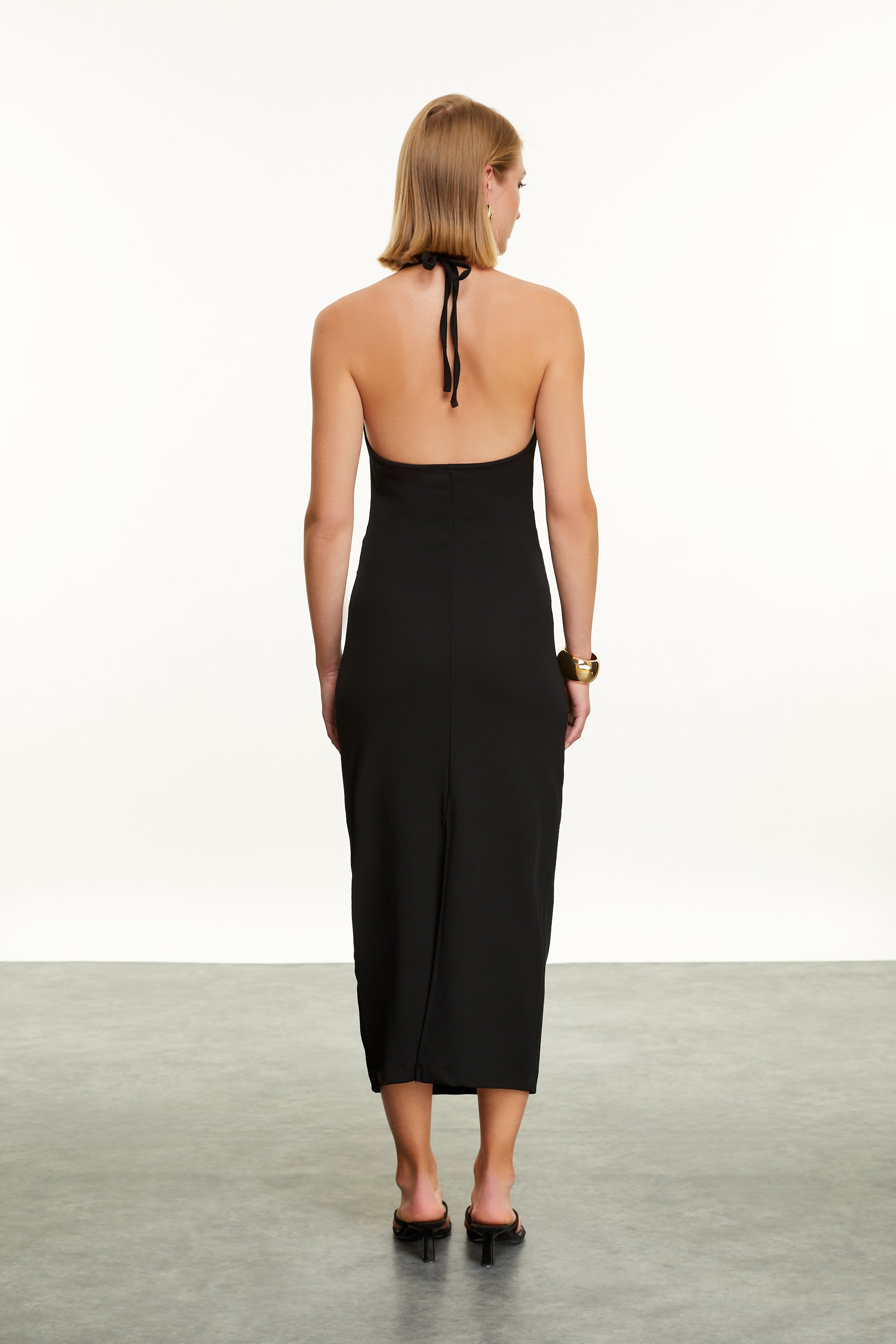 BOYUNDAN BAĞLAMALI MİDİ ELBİSE