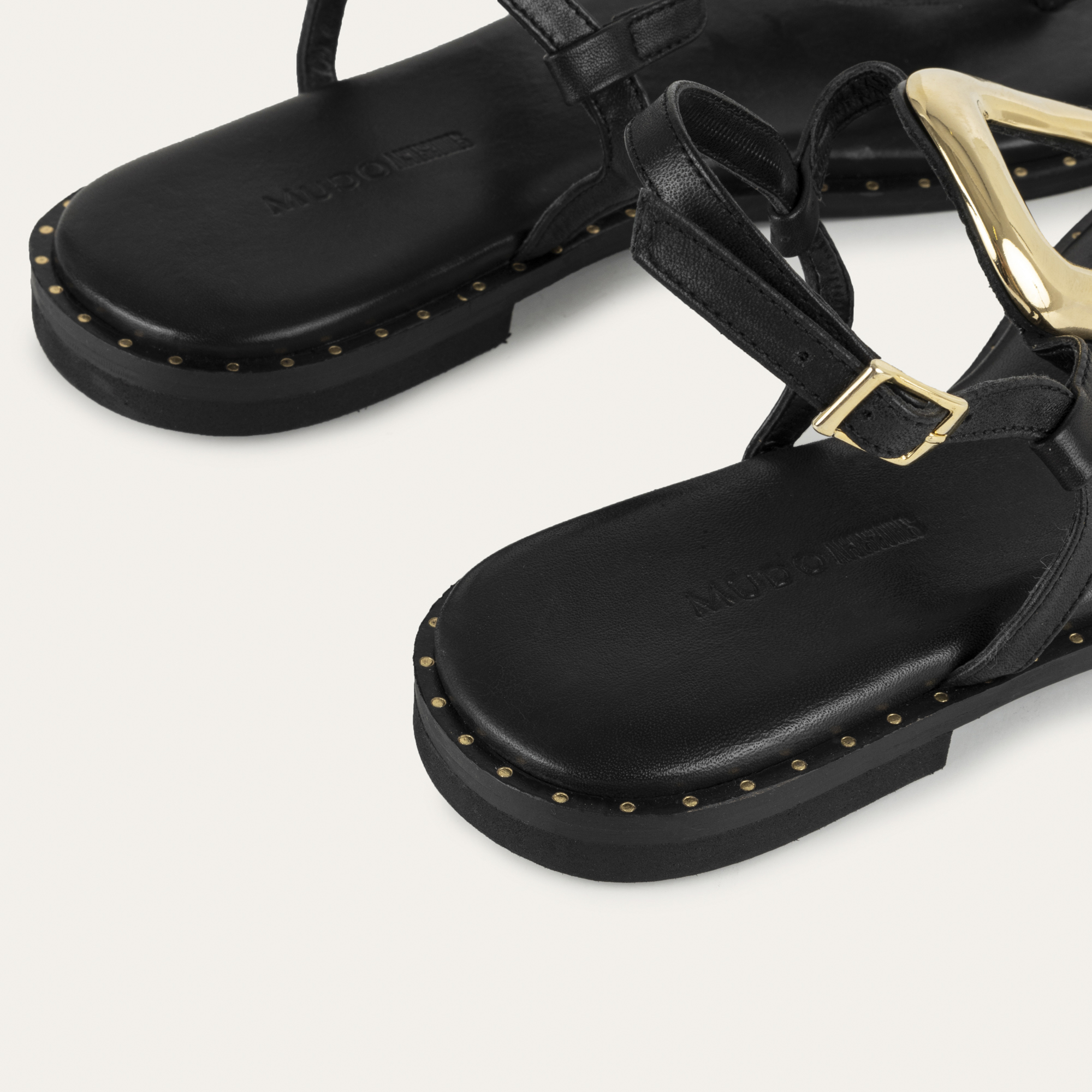 HAKİKİ DERİ TOKALI PARMAK ARASI SANDALET