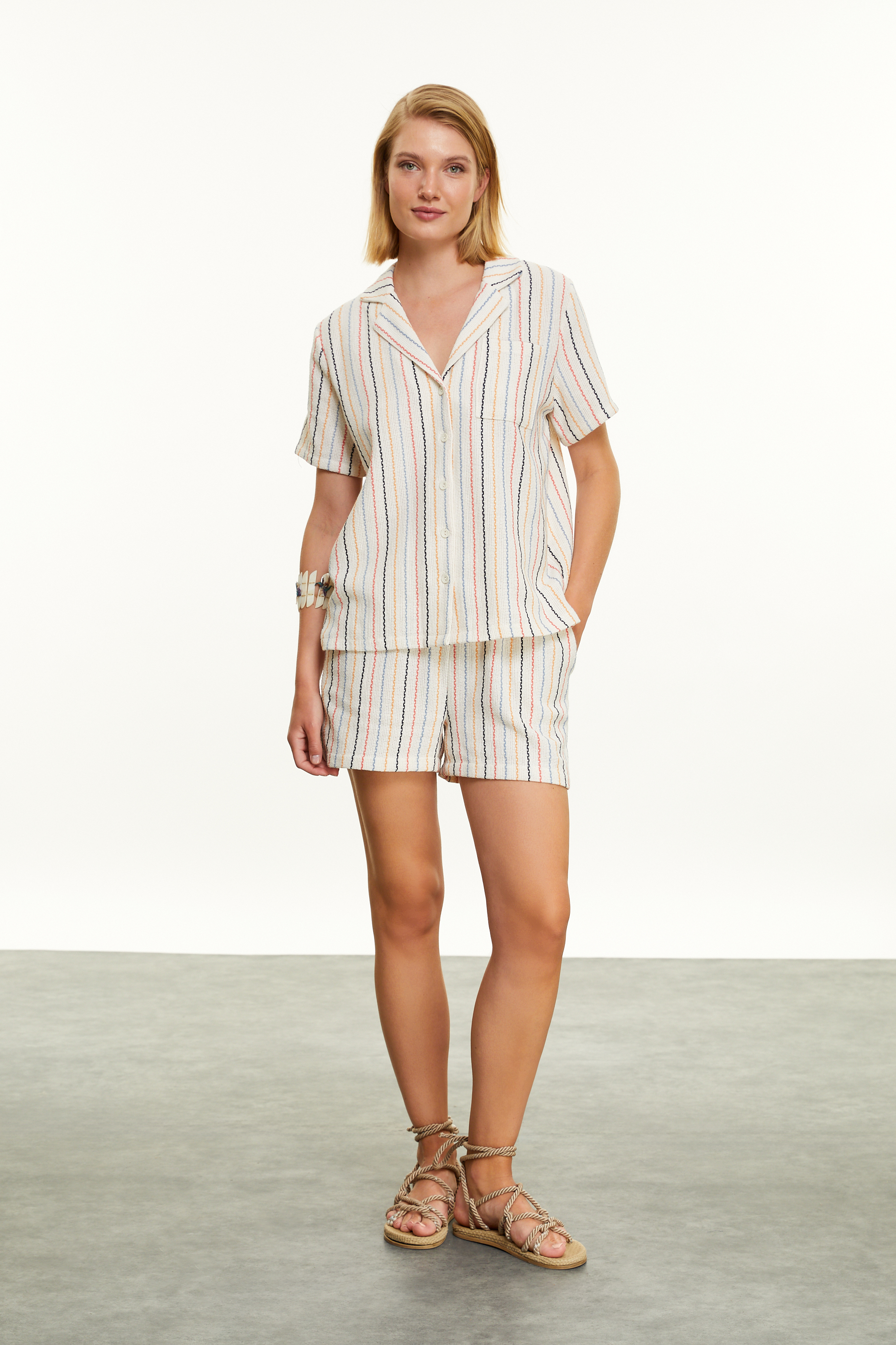 ÇİZGİLİ SMART GÖMLEK