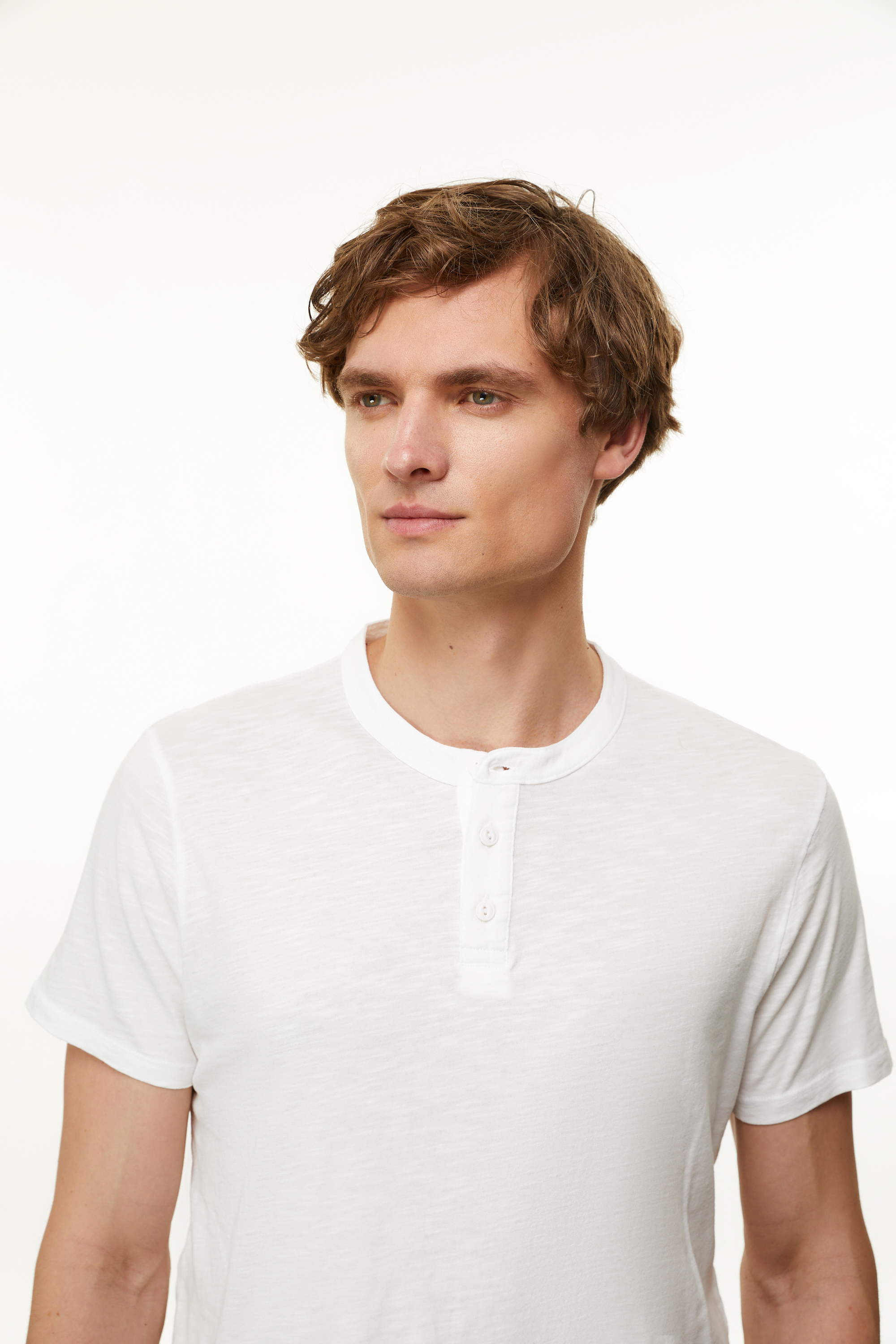 DÜĞMELİ KISA KOLLU T-SHIRT