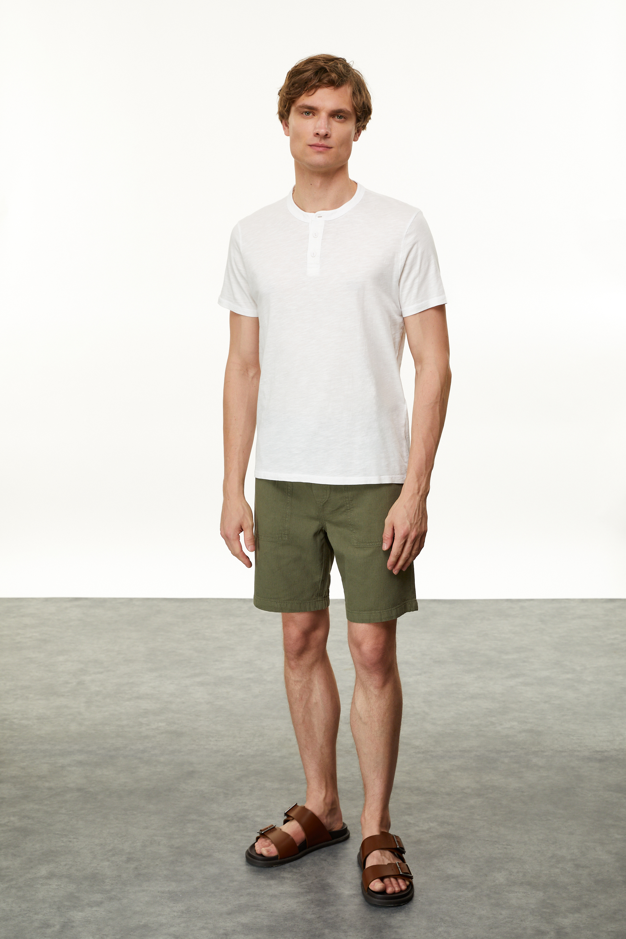 DÜĞMELİ KISA KOLLU T-SHIRT