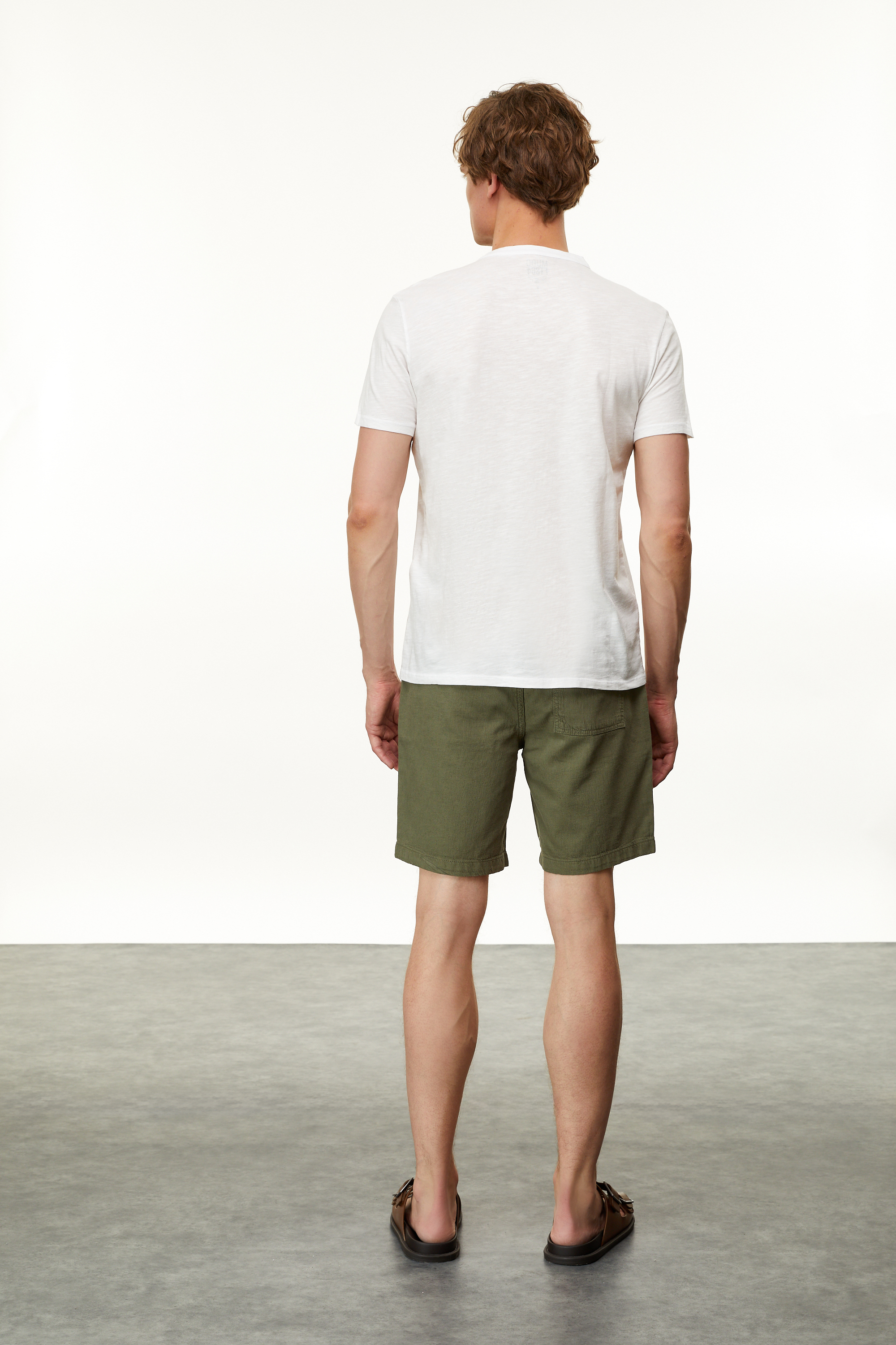 DÜĞMELİ KISA KOLLU T-SHIRT