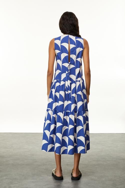  MARİN BASKILI KOLSUZ UZUN ELBİSE