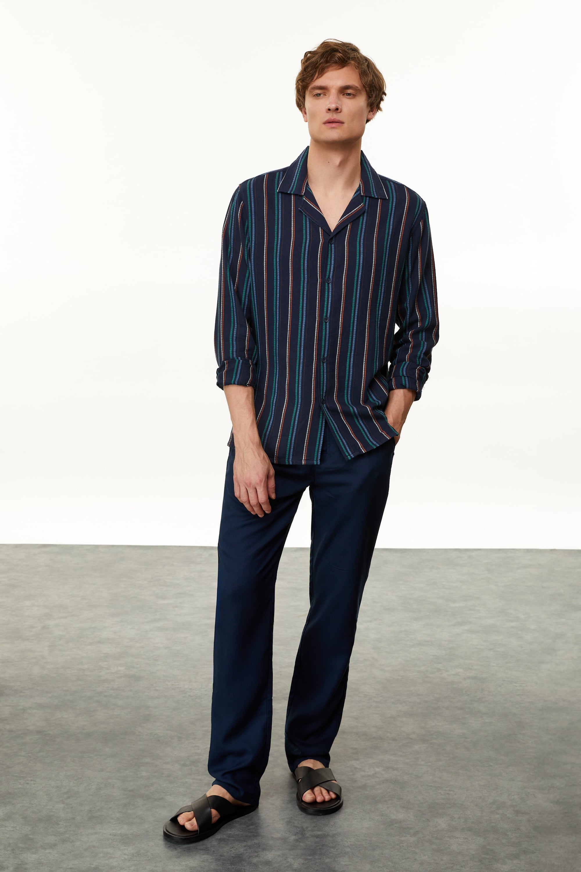 KETEN KARIŞIMLI REGULAR FIT ÇİZGİLİ GÖMLEK