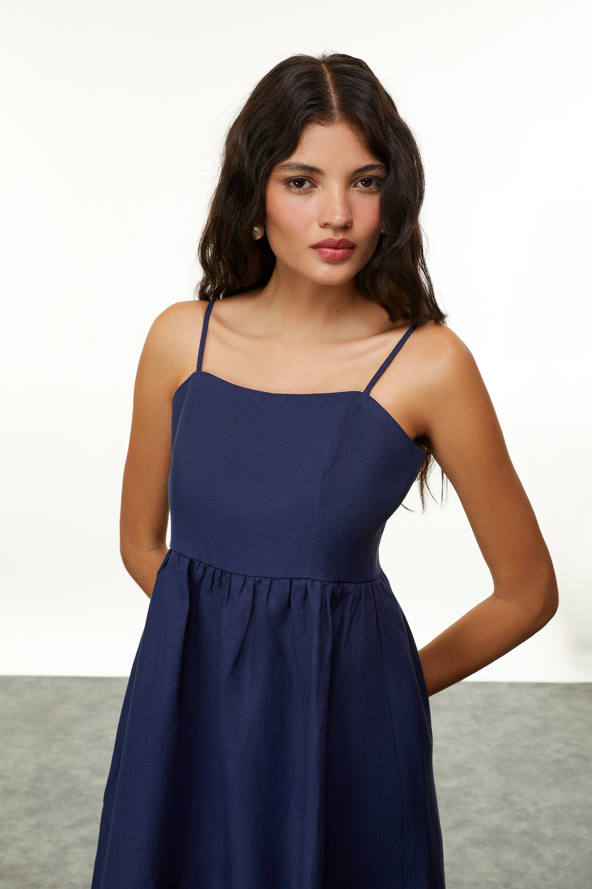 ASKILI MİDİ ELBİSE