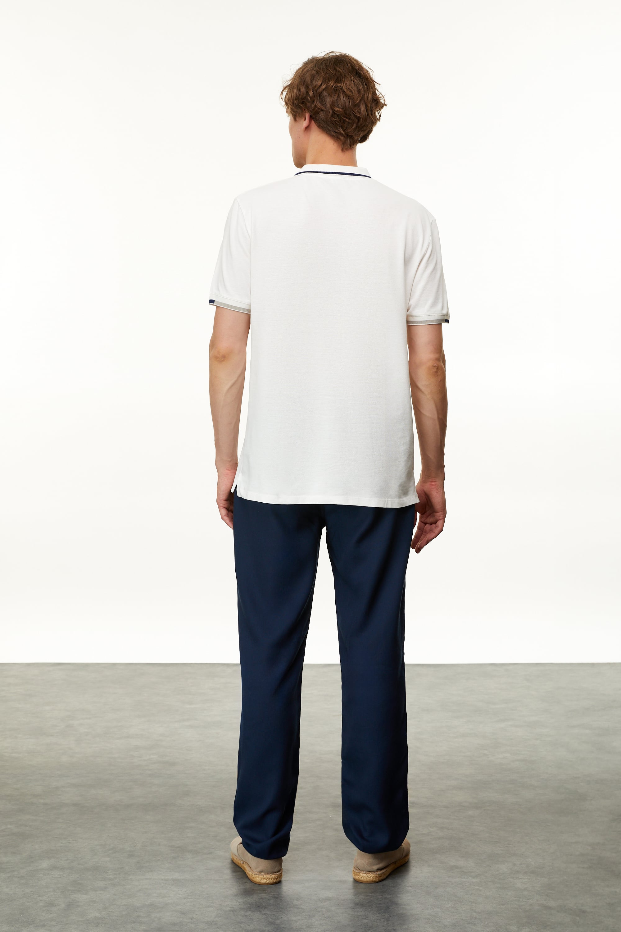 NAKIŞLI POLO YAKA T-SHIRT