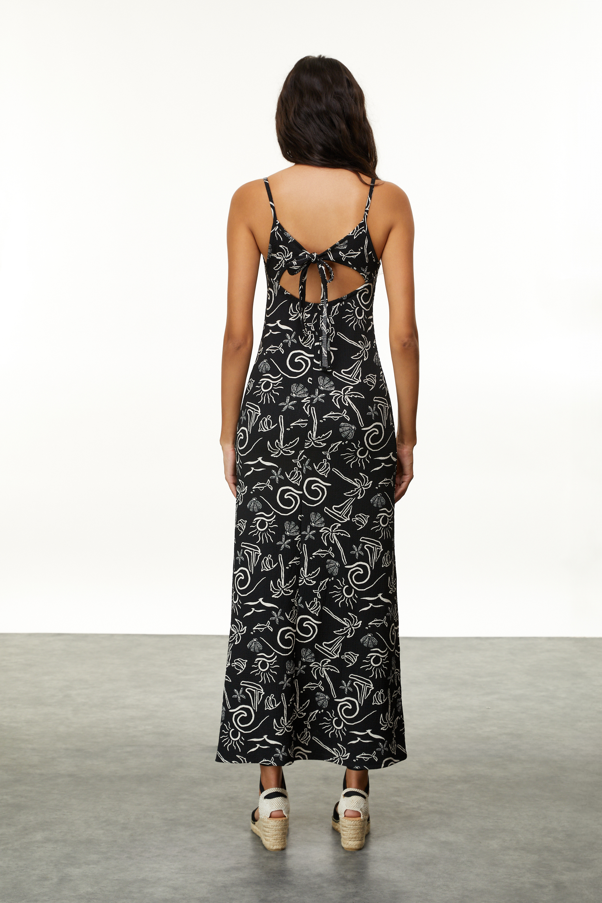 DESENLİ ASKILI UZUN ELBİSE