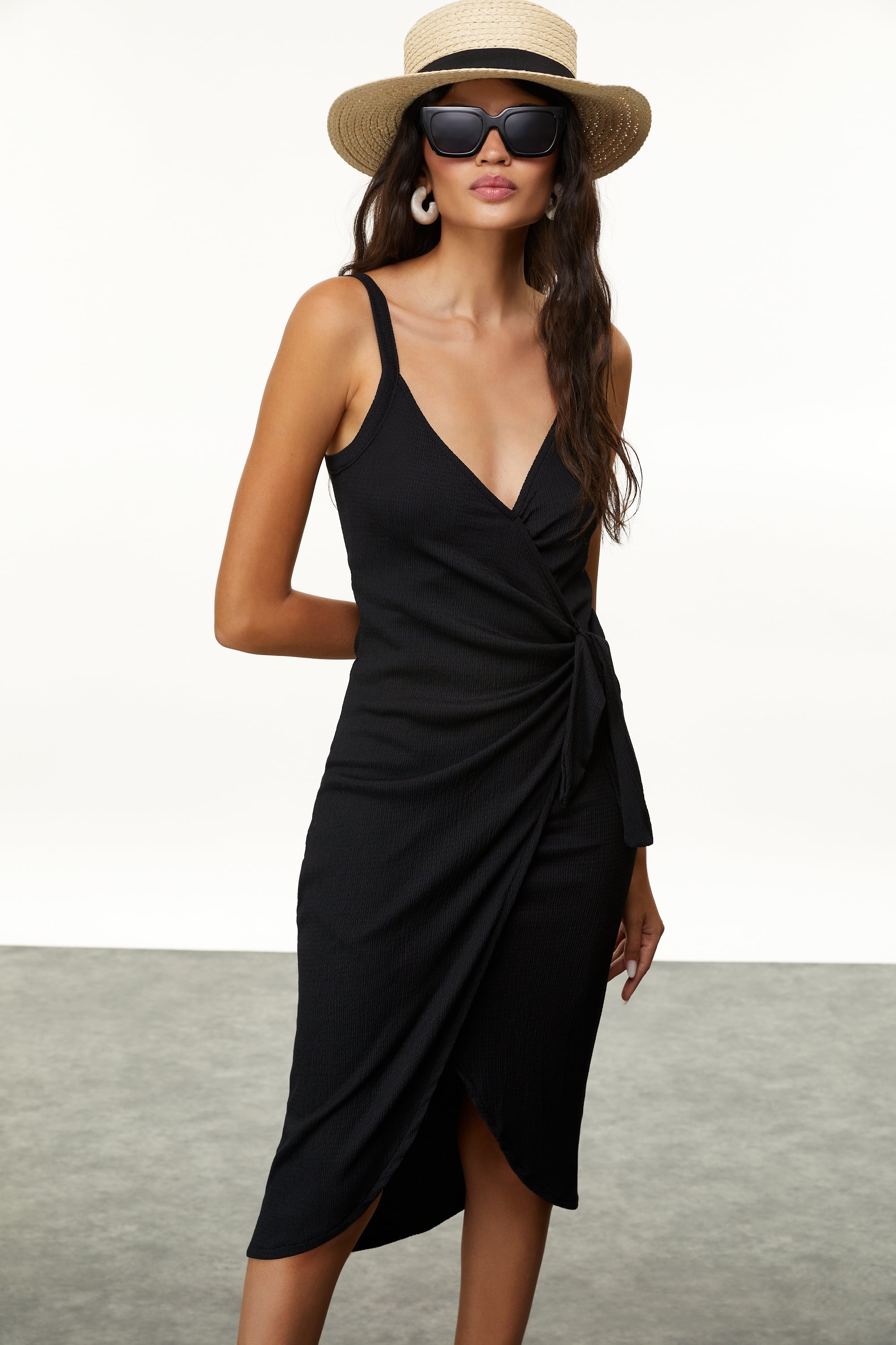 KRUVAZE ASKILI MİDİ ELBİSE