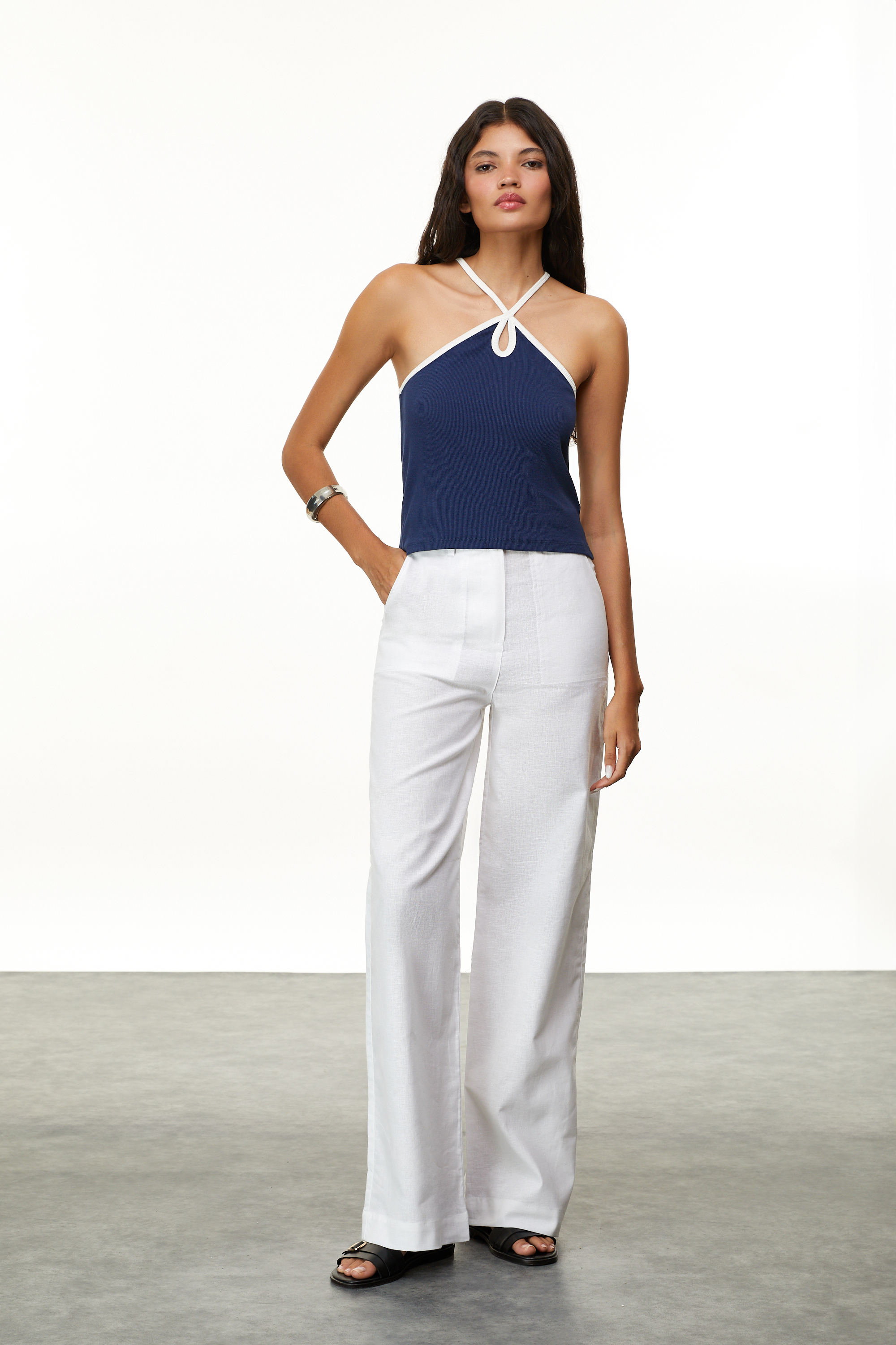 ÇAPRAZ ASKILI ATLET