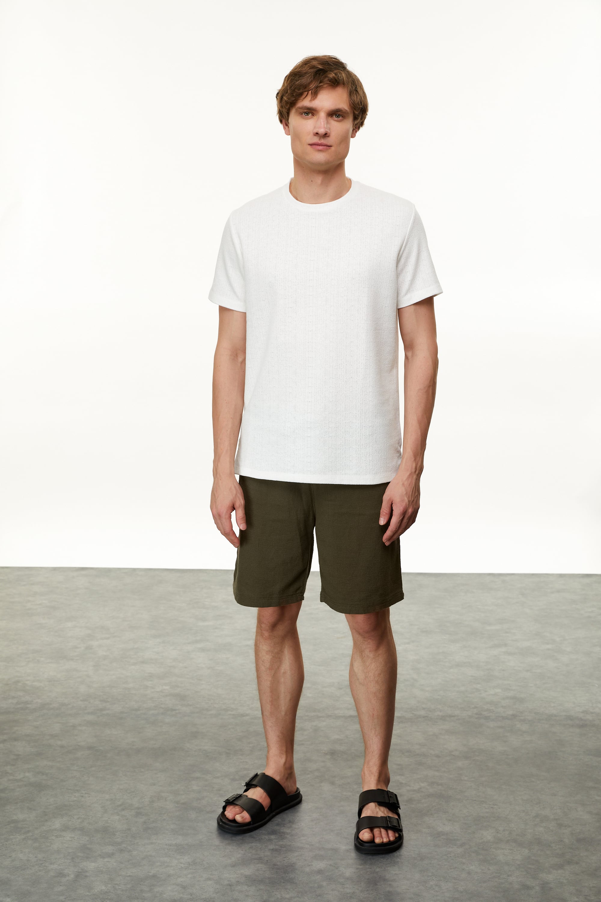 DOKULU BİSİKLET YAKA T-SHIRT