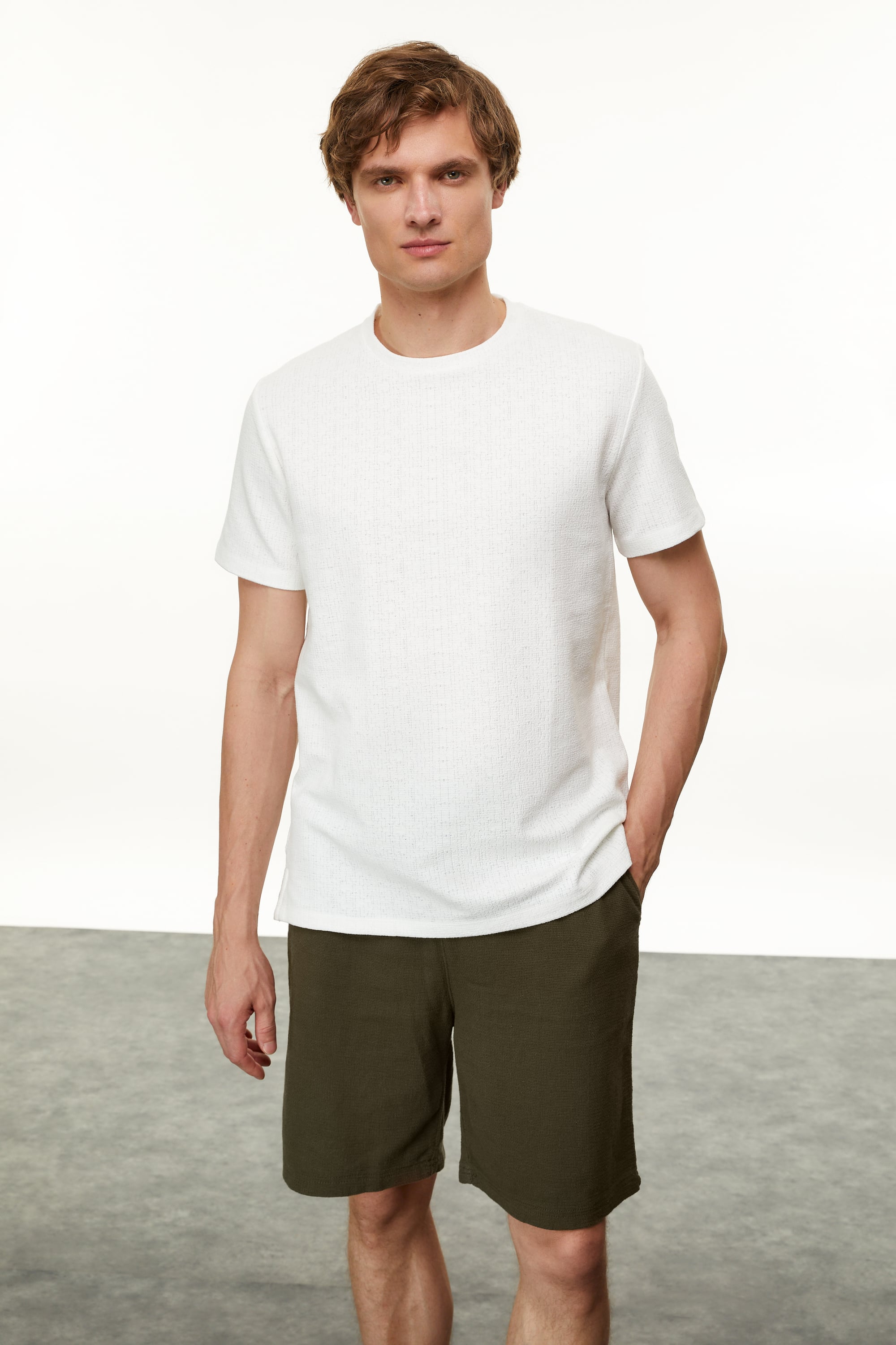 DOKULU BİSİKLET YAKA T-SHIRT