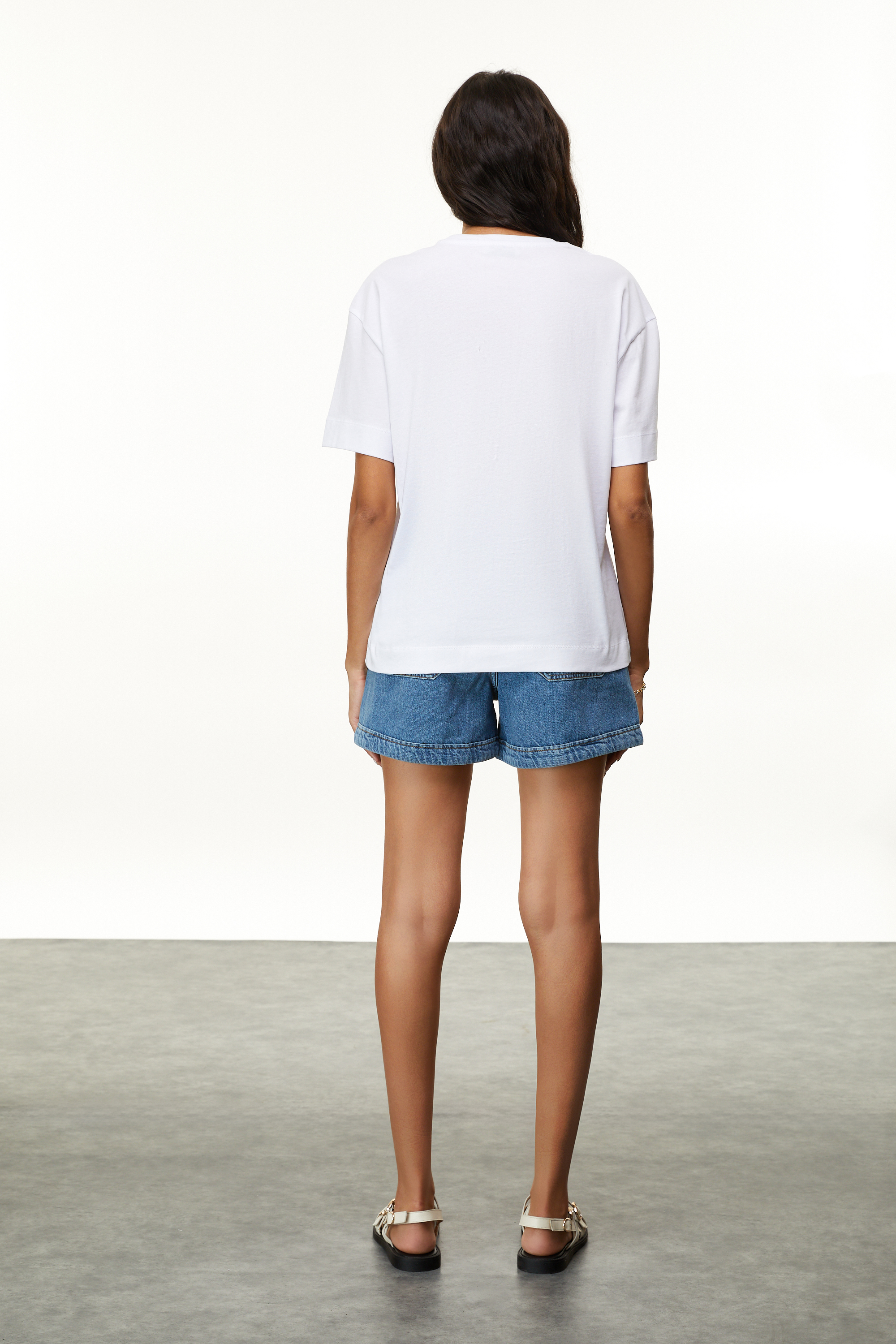 KEMER DETAYLI MİNİ JEAN ŞORT