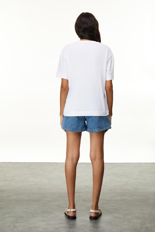  KEMER DETAYLI MİNİ JEAN ŞORT