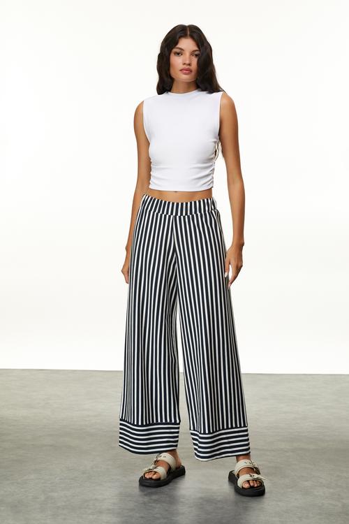  BİSİKLET YAKA KOLSUZ BLUZ