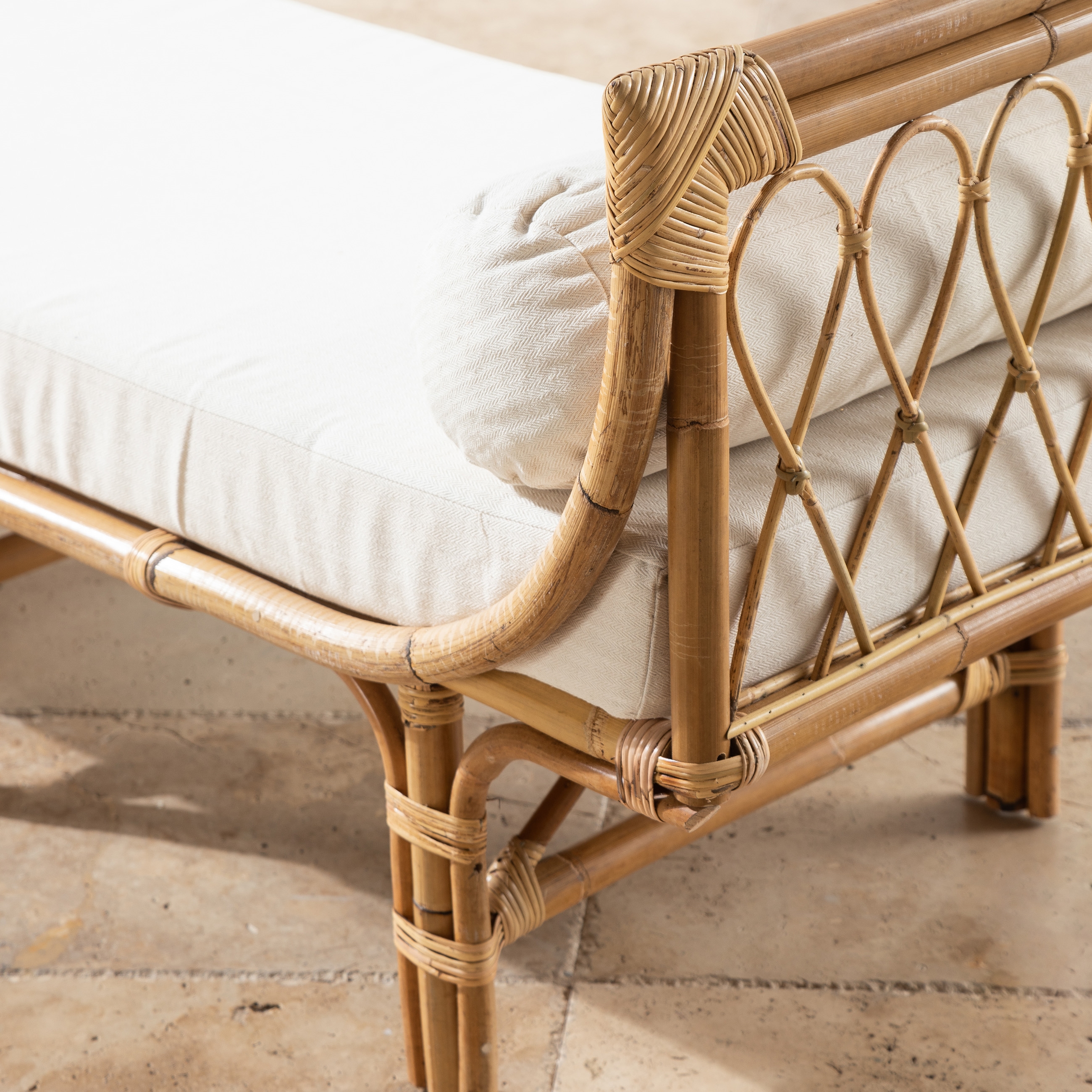 CHARMELLA DAYBED