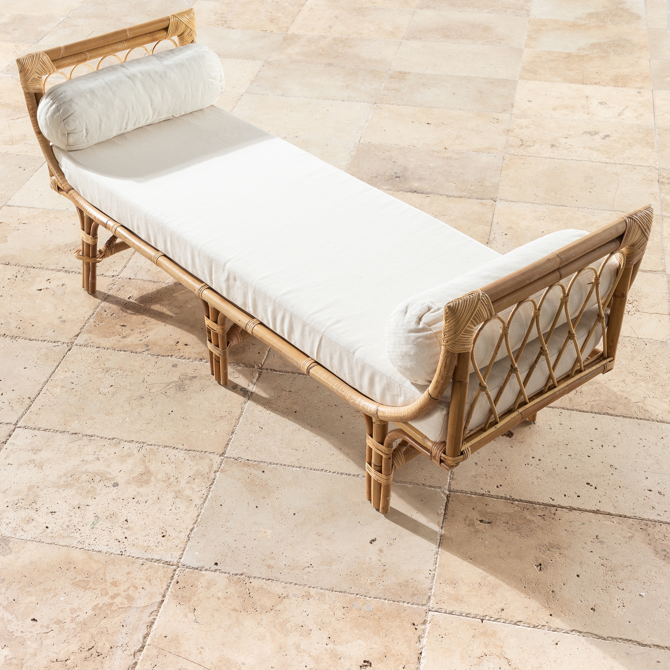 CHARMELLA DAYBED