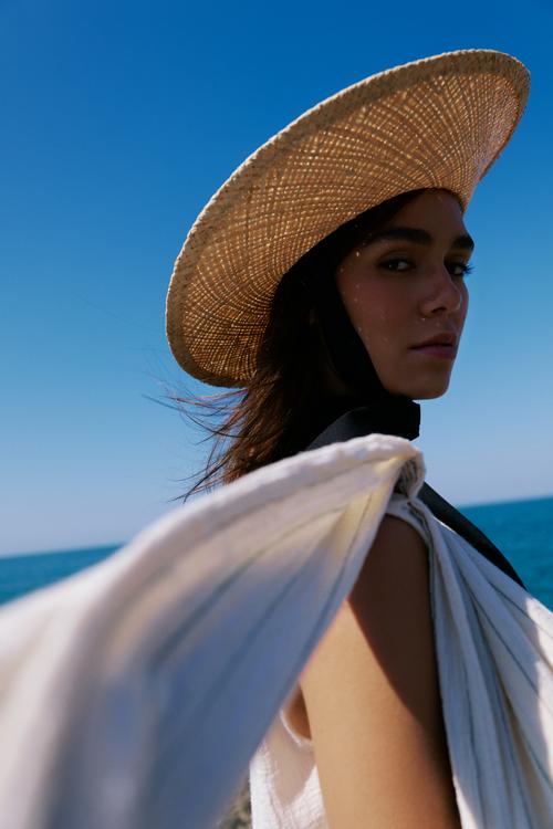  ŞİLE BEZİ - BİSİKLET YAKA FIRFIRLI KOLSUZ BLUZ