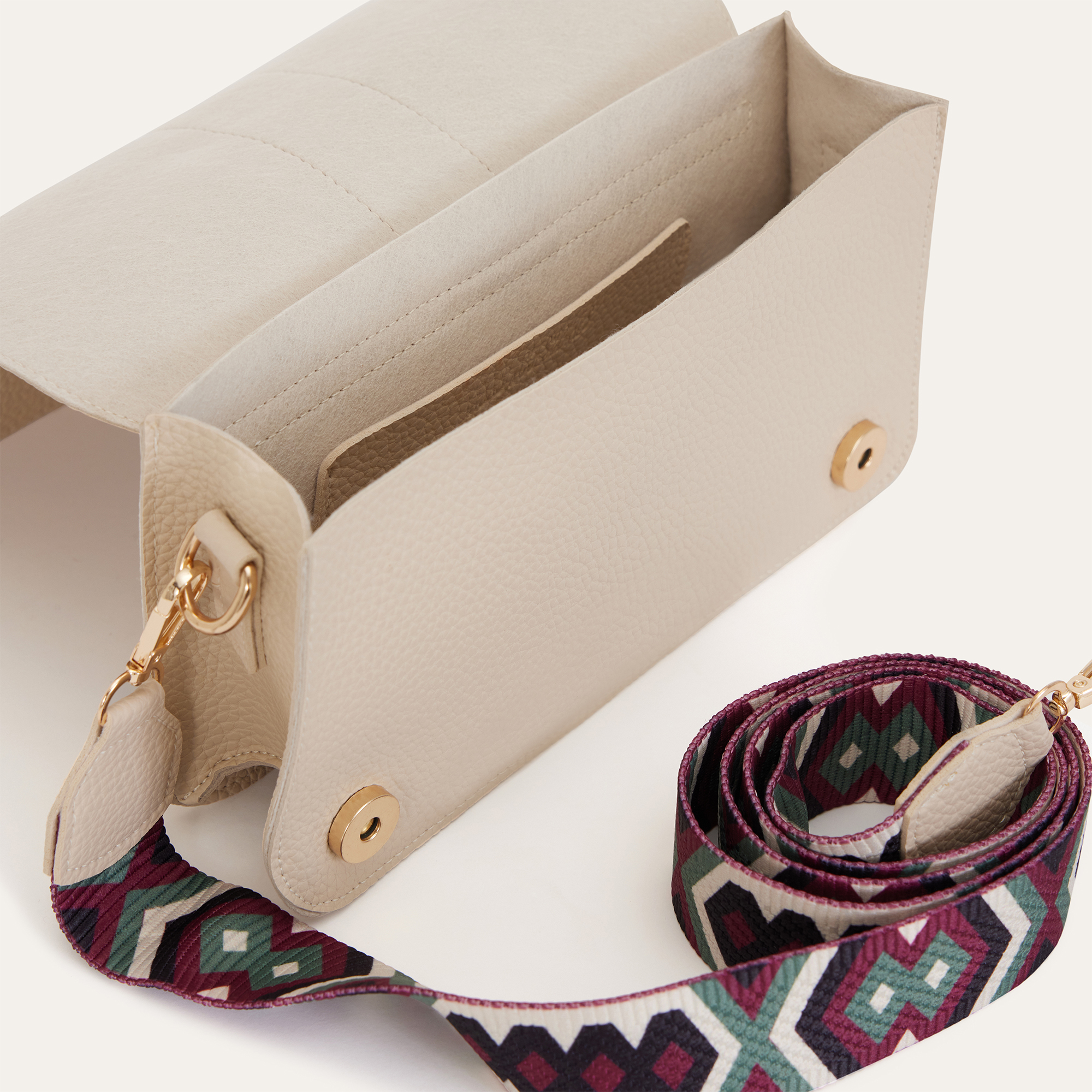 ÖRGÜ ASKILI OMUZ ÇANTASI