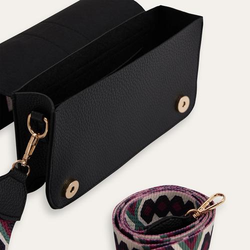  ÖRGÜ ASKILI OMUZ ÇANTASI