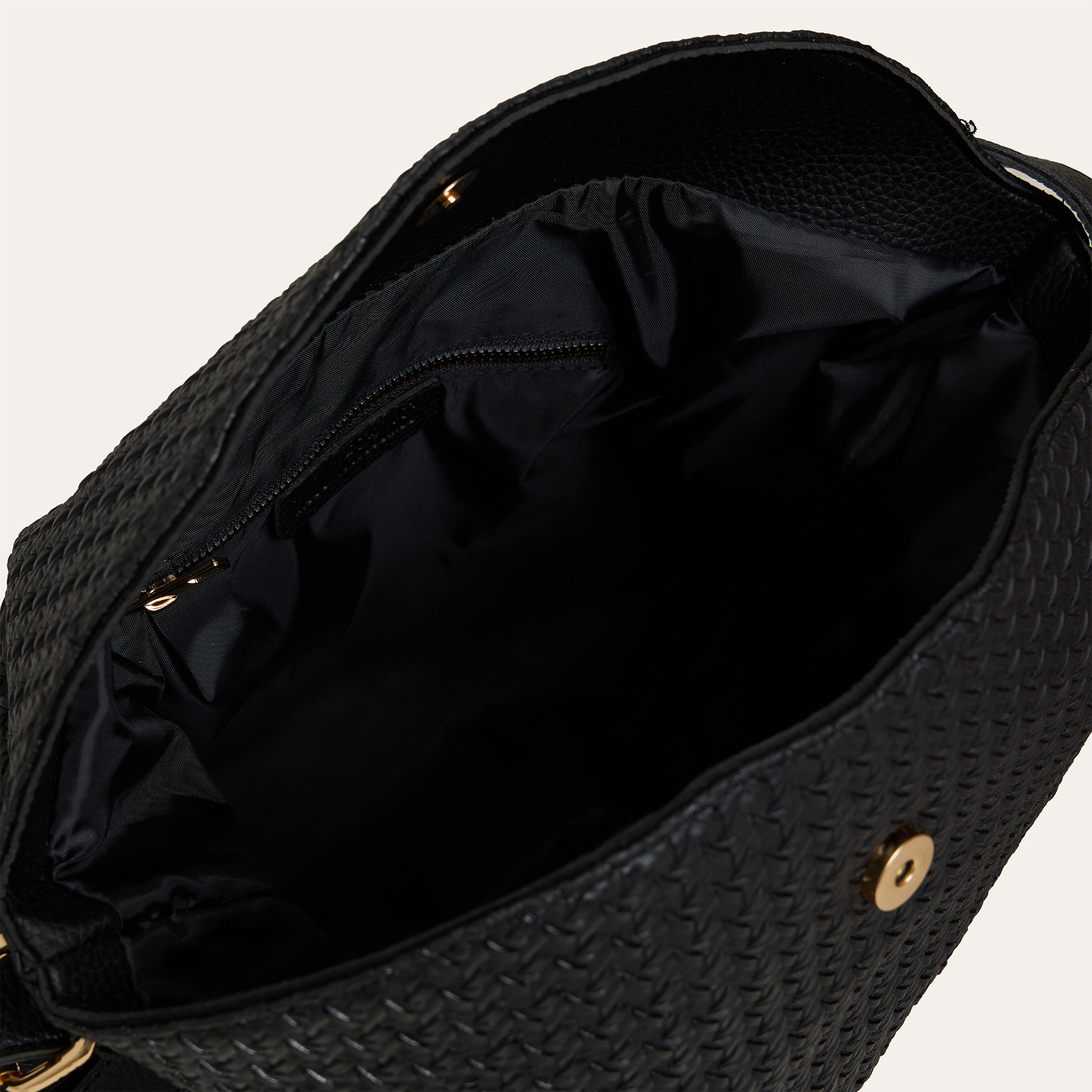 ÖRGÜ DOKULU EL ÇANTASI