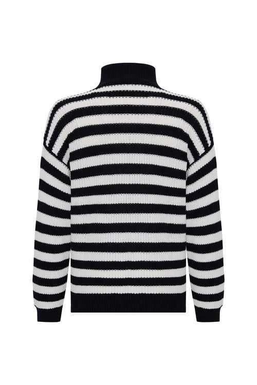  FERMUARLI DİK YAKA ÇİZGİLİ KAZAK