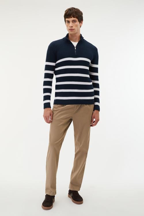 FERMUARLI DİK YAKA ÇİZGİLİ KAZAK