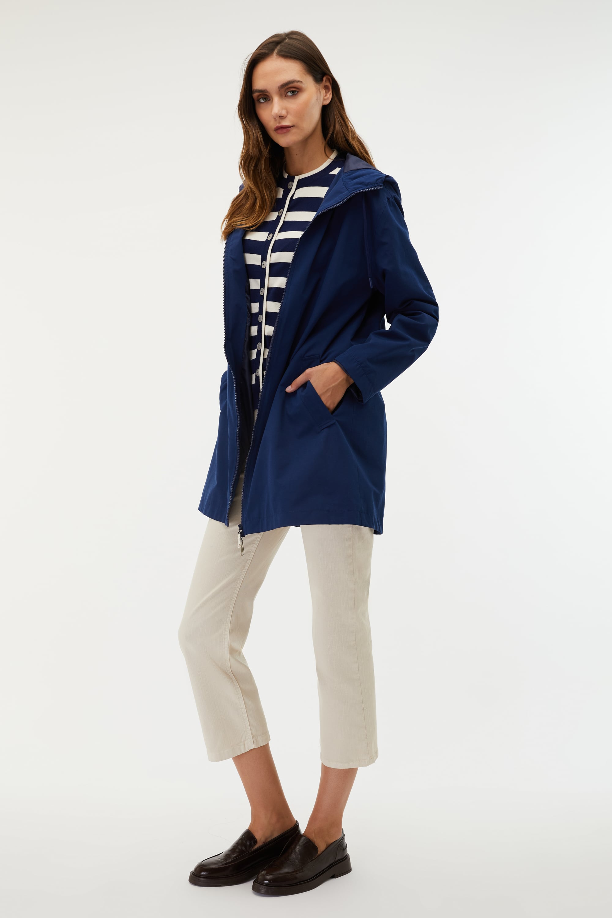 KAPÜŞONLU UZUN YAĞMURLUK