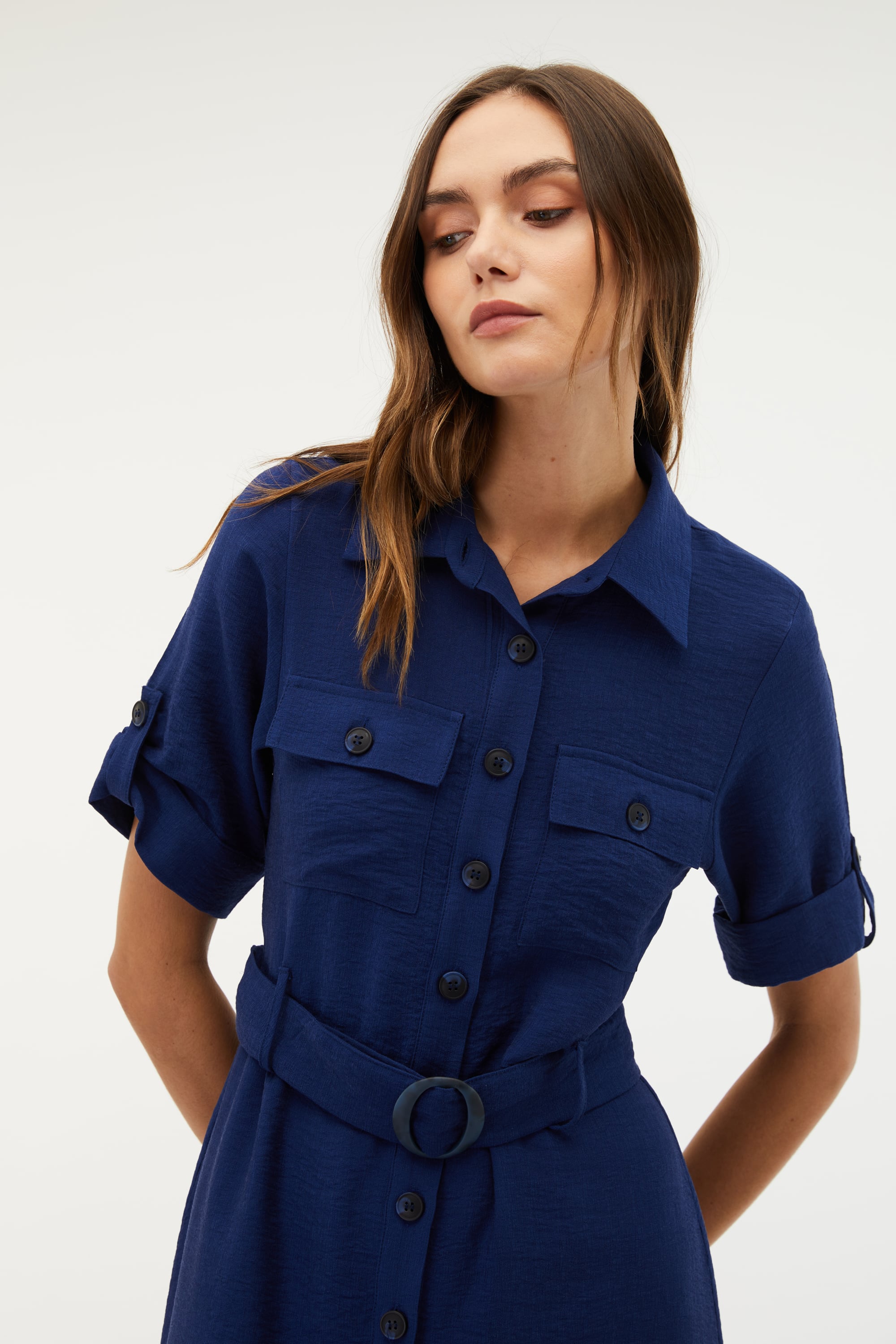 KEMER DETAYLI DÜĞMELİ MİDİ ELBİSE