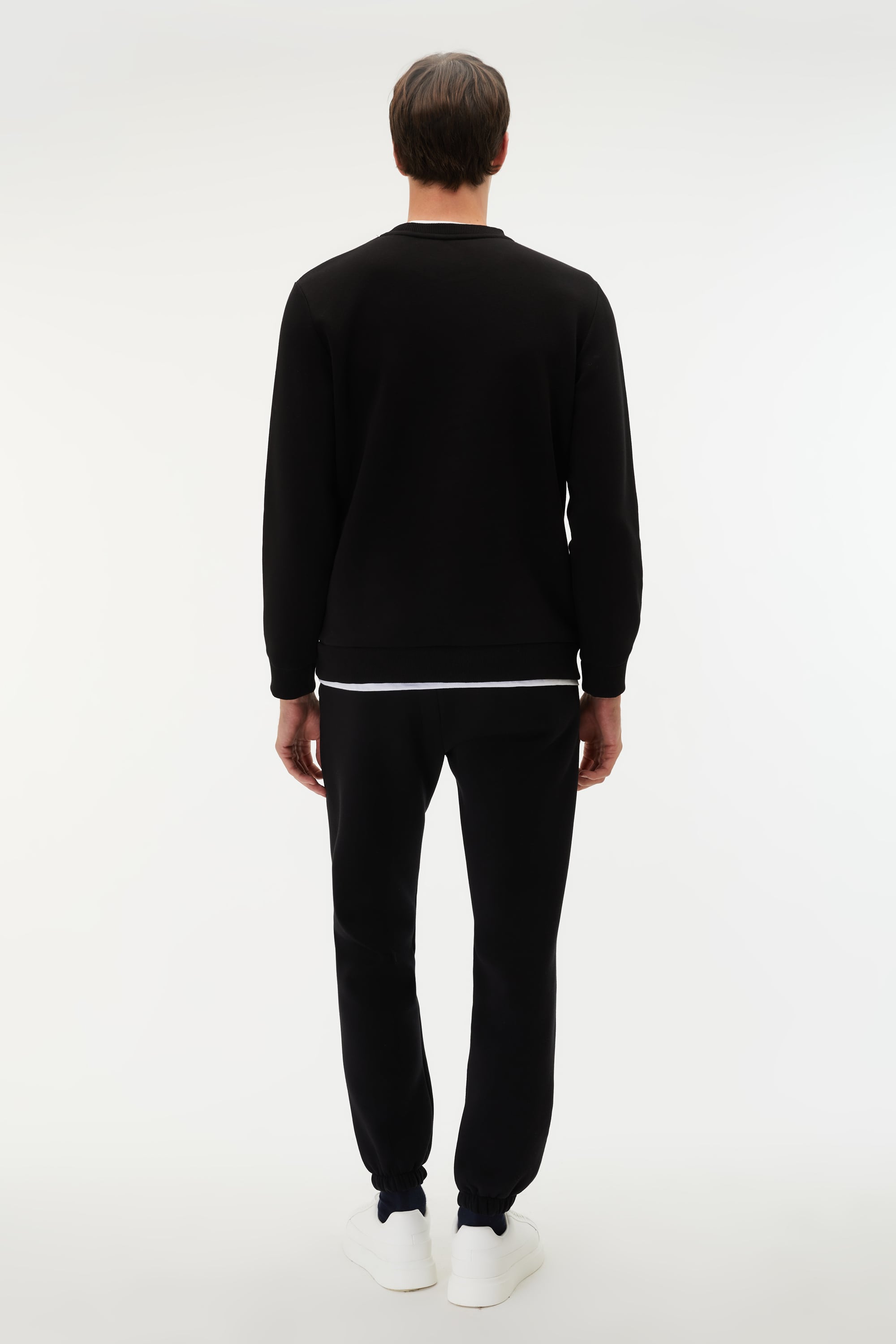 YAKA DETAYLI UZUN KOLLU SWEATSHIRT