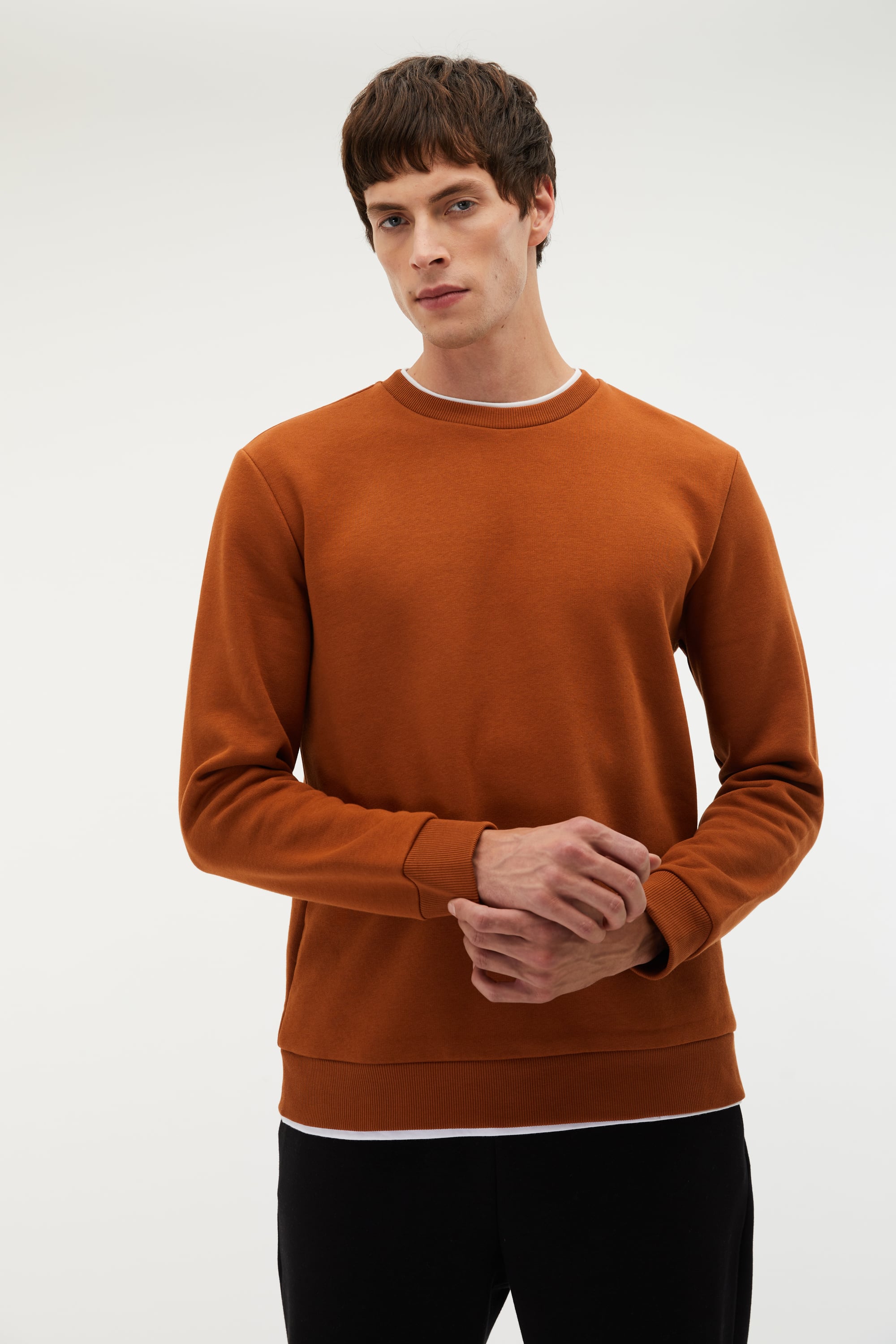 YAKA DETAYLI UZUN KOLLU SWEATSHIRT