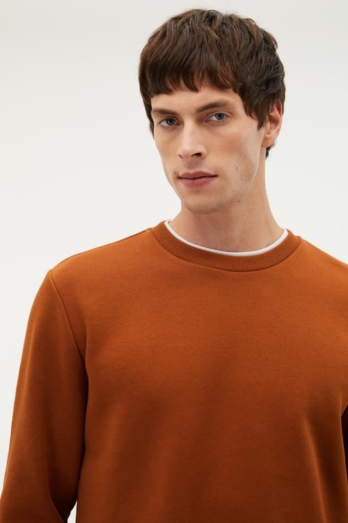 YAKA DETAYLI UZUN KOLLU SWEATSHIRT