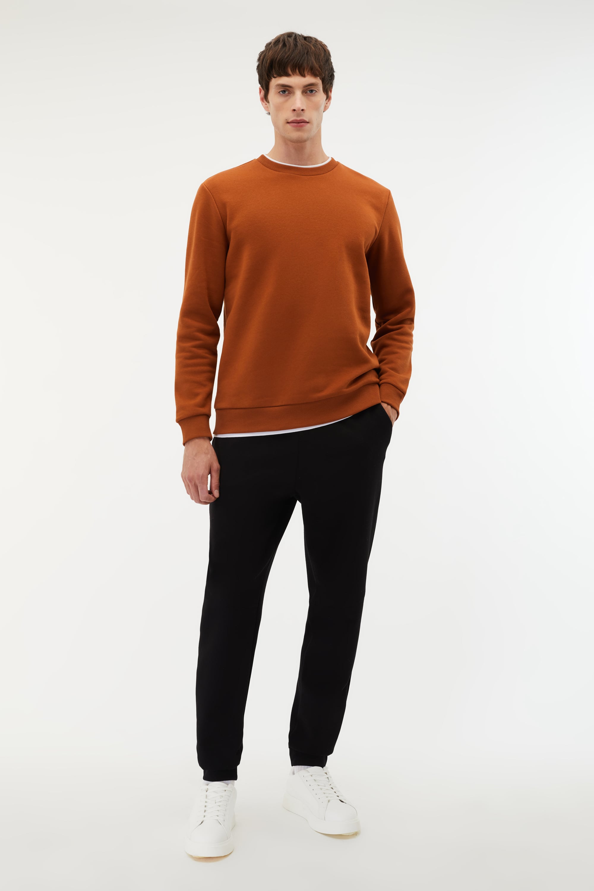 YAKA DETAYLI UZUN KOLLU SWEATSHIRT