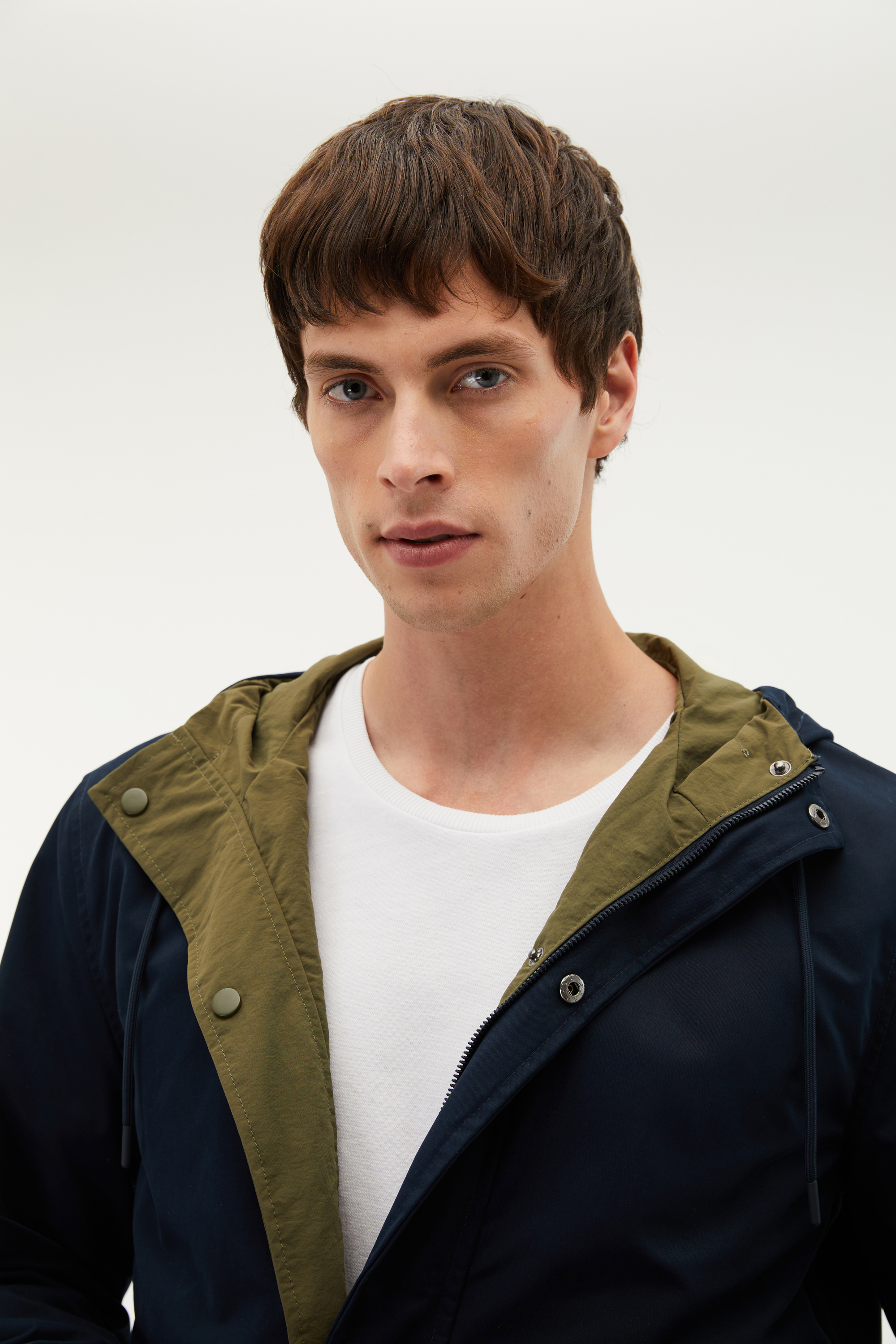 ÇİFT RENKLİ KAPÜŞONLU YAĞMURLUK