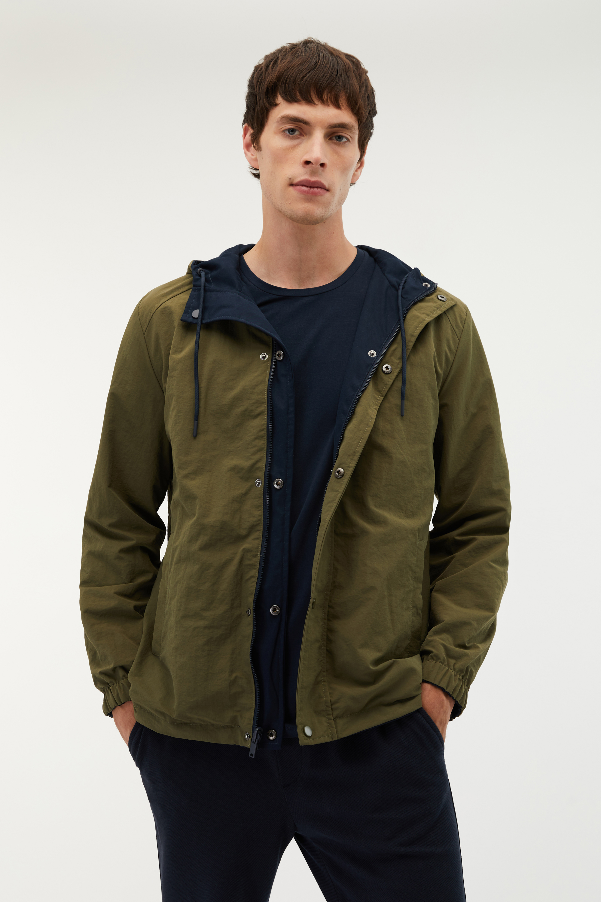 ÇİFT RENKLİ KAPÜŞONLU YAĞMURLUK