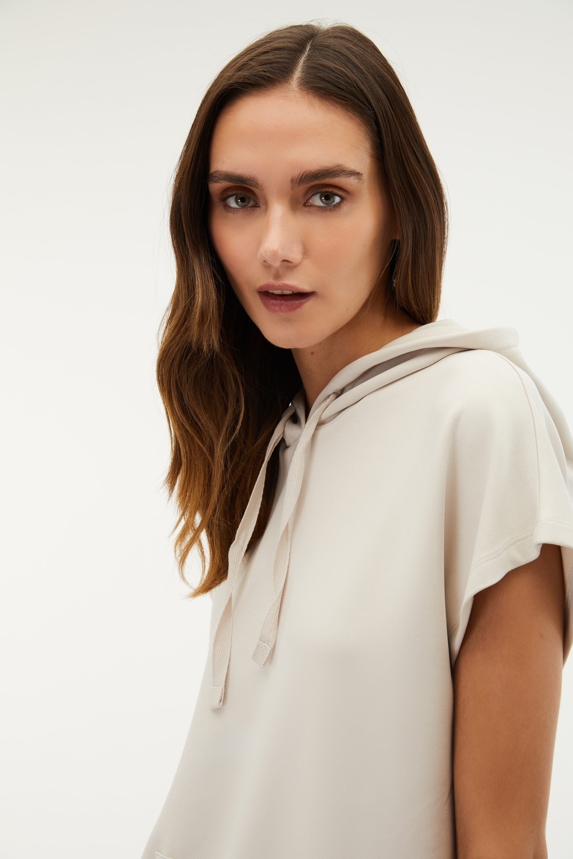 MODAL KARIŞIMLI KAPÜŞONLU KISA KOLLU SWEATSHIRT