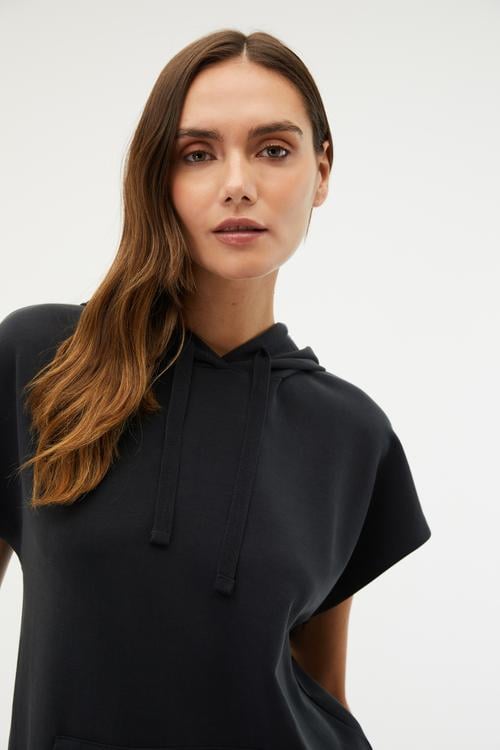  MODAL KARIŞIMLI KAPÜŞONLU KISA KOLLU SWEATSHIRT