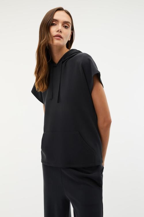  MODAL KARIŞIMLI KAPÜŞONLU KISA KOLLU SWEATSHIRT