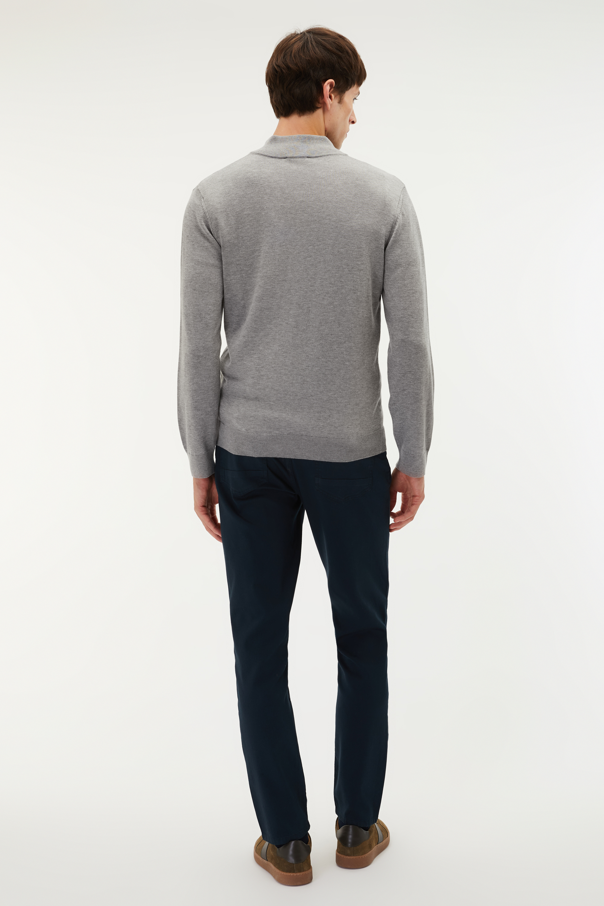 DİK YAKA UZUN KOLLU KAZAK