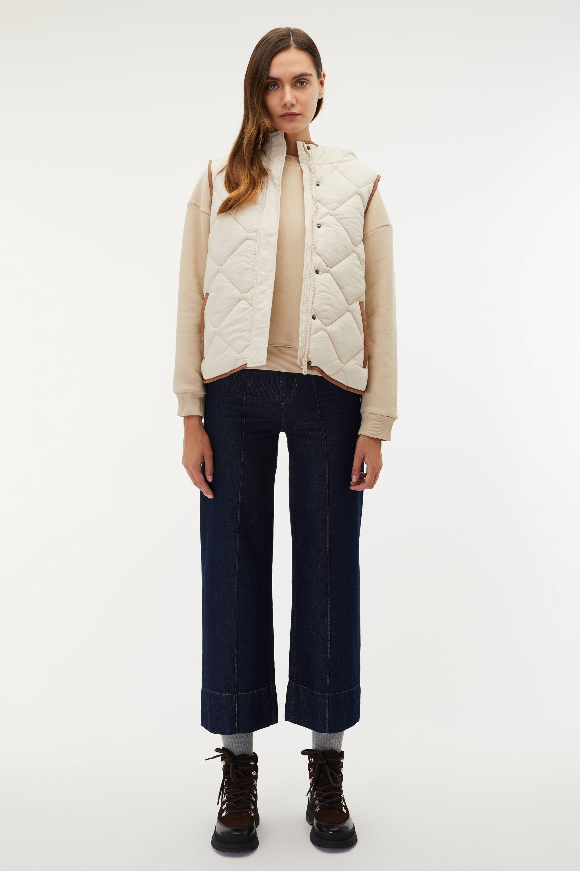 KAPİTONELİ KAPÜŞONLU CROP ŞİŞME YELEK