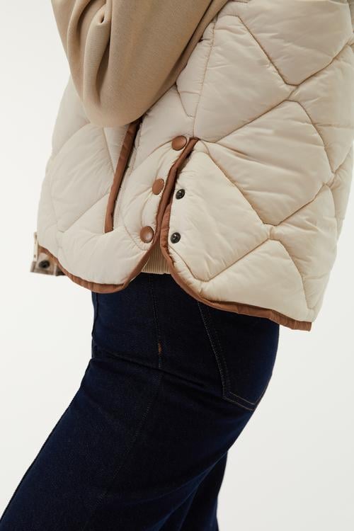  KAPİTONELİ KAPÜŞONLU CROP ŞİŞME YELEK