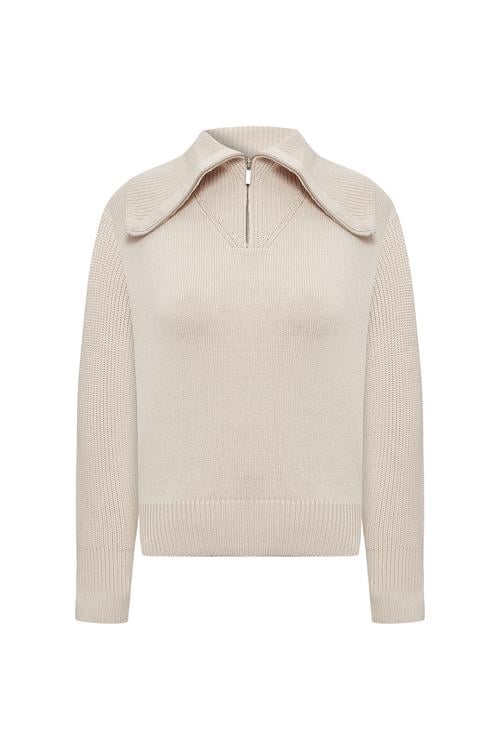 DİK YAKA FERMUARLI TRİKO KAZAK