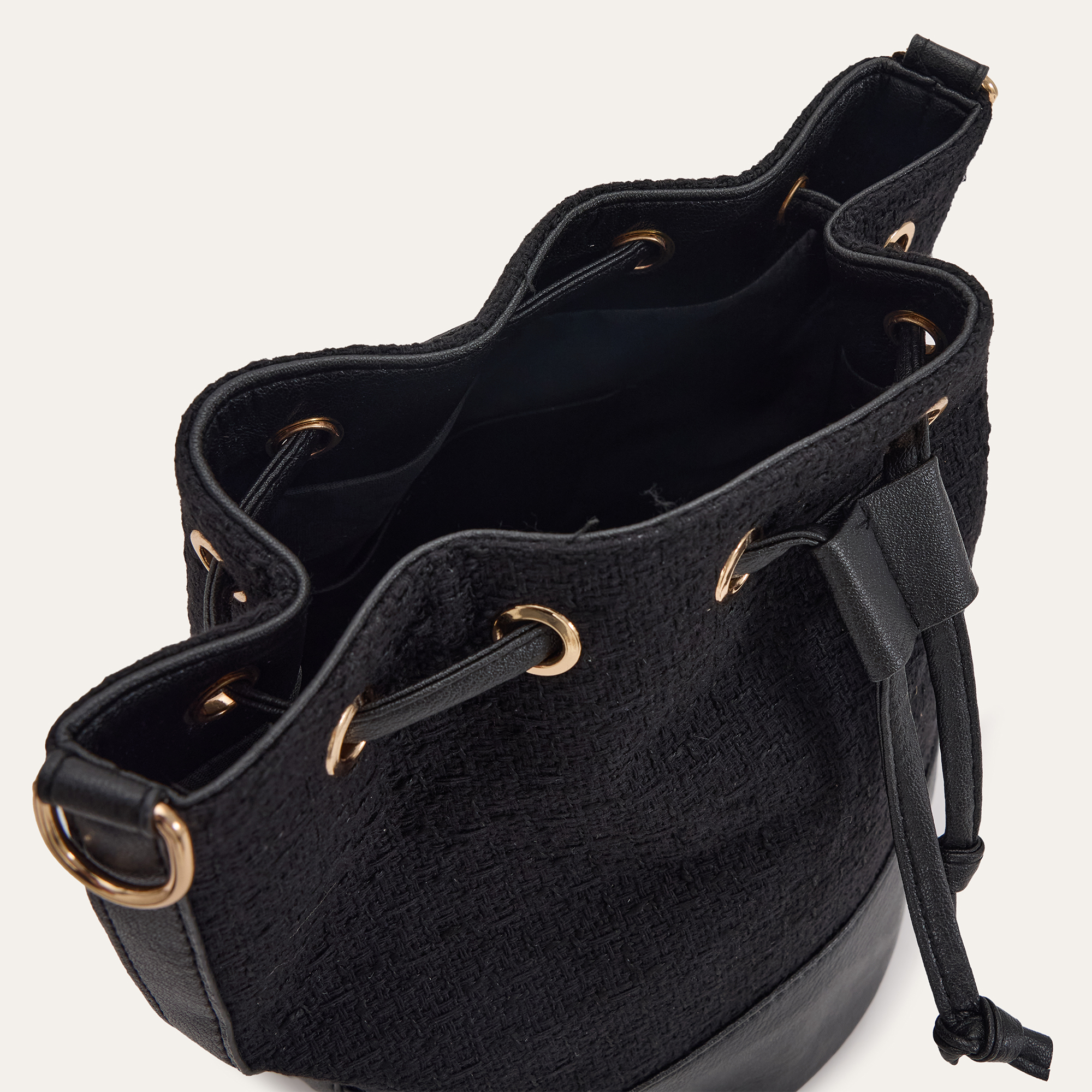 BUCKET BÜZGÜLÜ OMUZ ÇANTASI