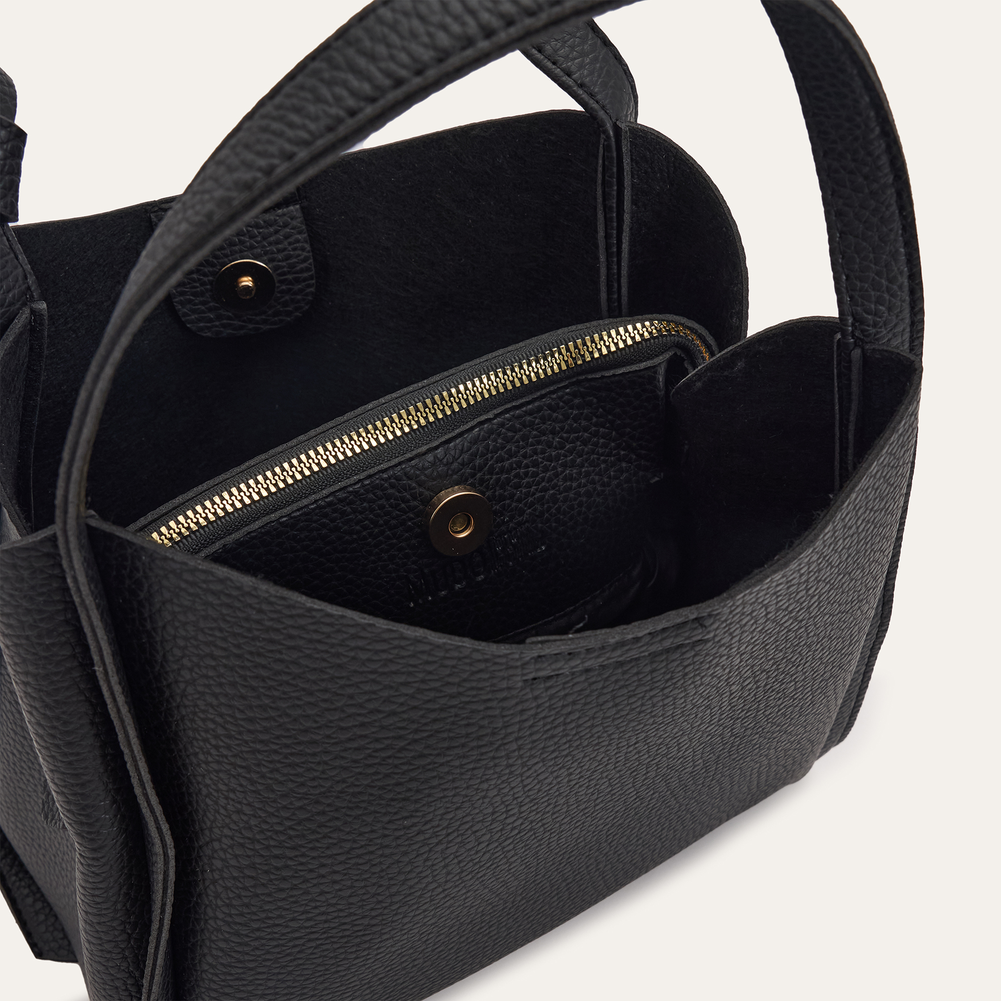 DERİ GÖRÜNÜMLÜ OMUZ ÇANTASI