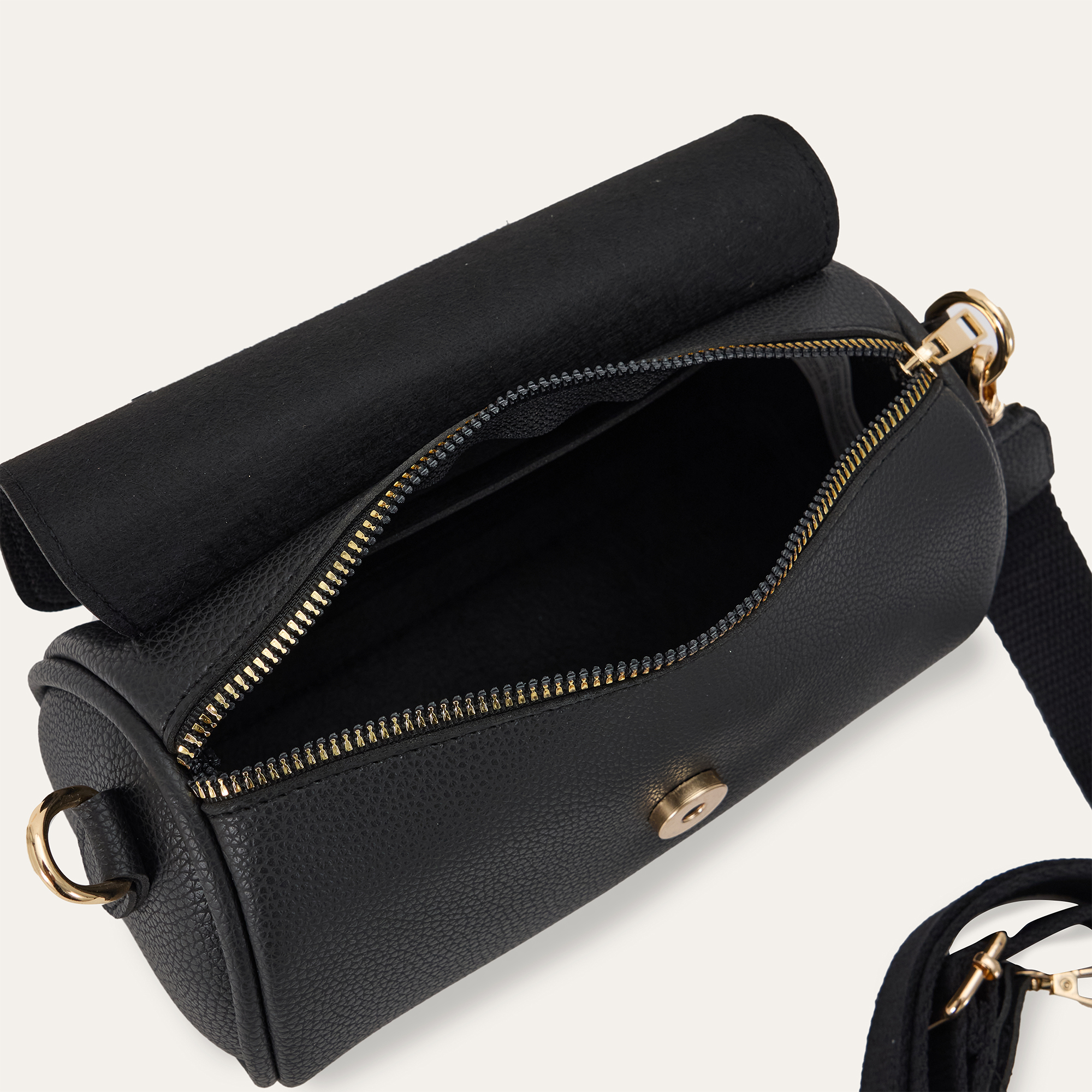 DERİ GÖRÜNÜMLÜ BAGET OMUZ ÇANTASI