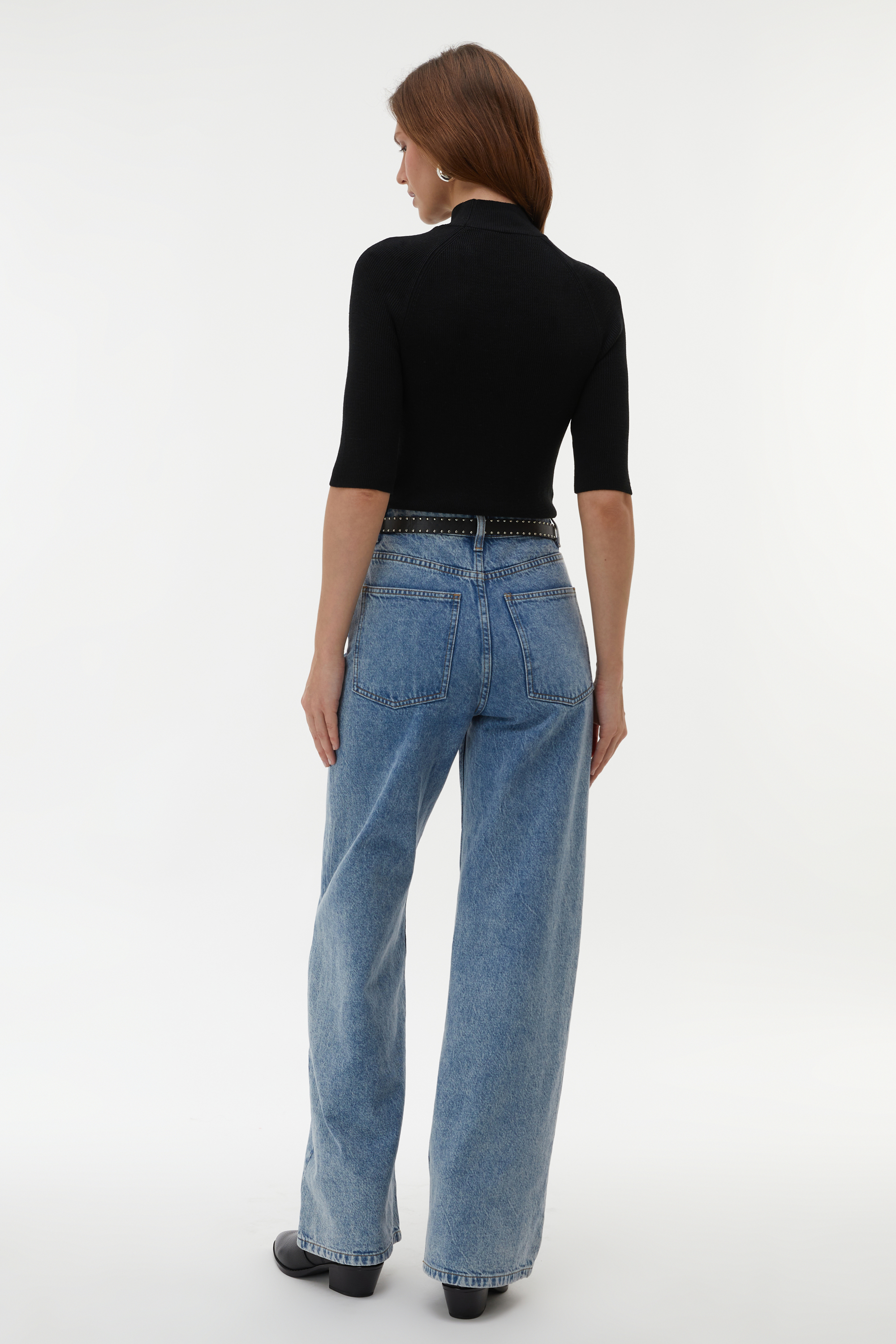 DİK YAKA KISA KOLLU KAZAK