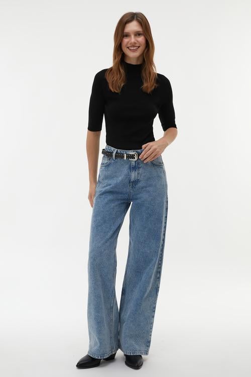  DİK YAKA KISA KOLLU KAZAK