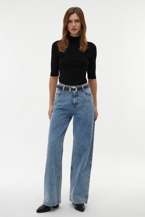  DİK YAKA KISA KOLLU KAZAK