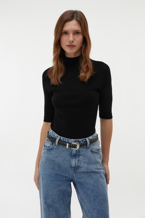  DİK YAKA KISA KOLLU KAZAK